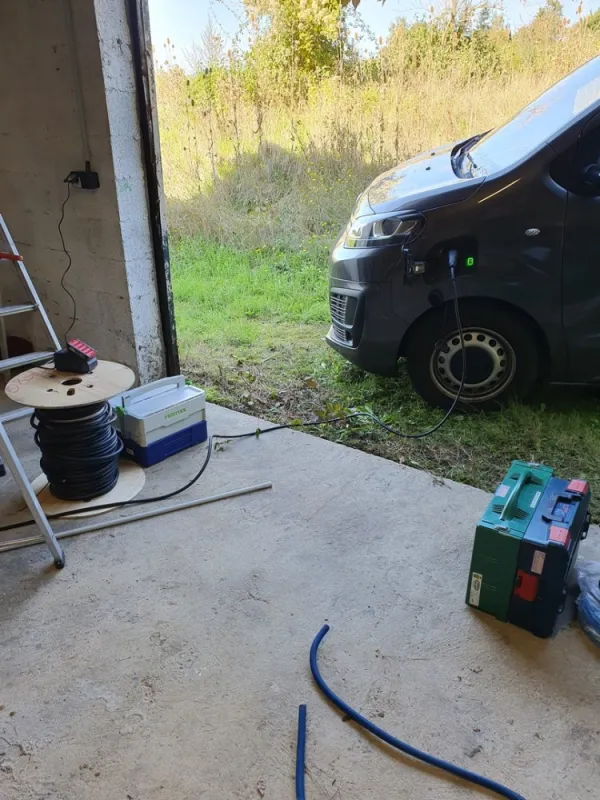 Pose d'une borne de recharge type Wallbox 7 kw à Thodure, La Côte-Saint-André, VP Électricité